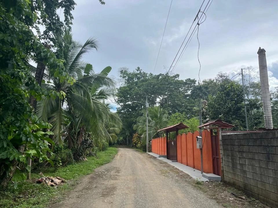 Vivienda en venta 4500 m². Cahuita. 